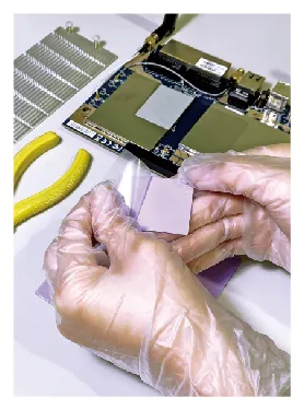 將保護膜撕下 將保護膜撕下